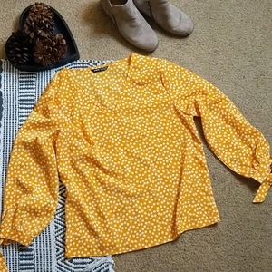 🌼Large SHEIN Yellow Top🌼